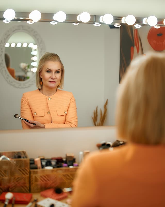 Servicii profesionale de make-up și beauty în salon